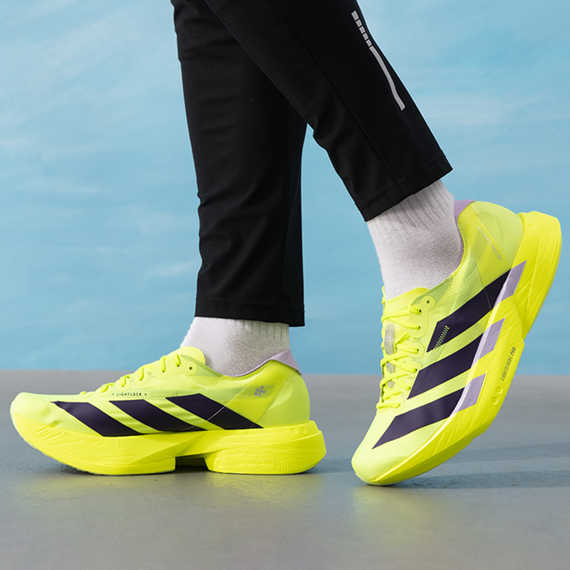 Scarpe da uomo Adidas, modello - Lightweight Road Running Shoes recensione e prezzo